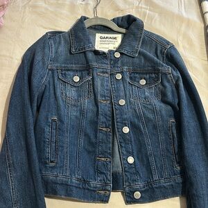 Cute denim jean jacket ; barely worn!